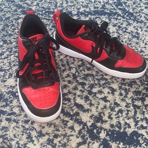 Nike court borough low recraft 4.5 youth red black EUC